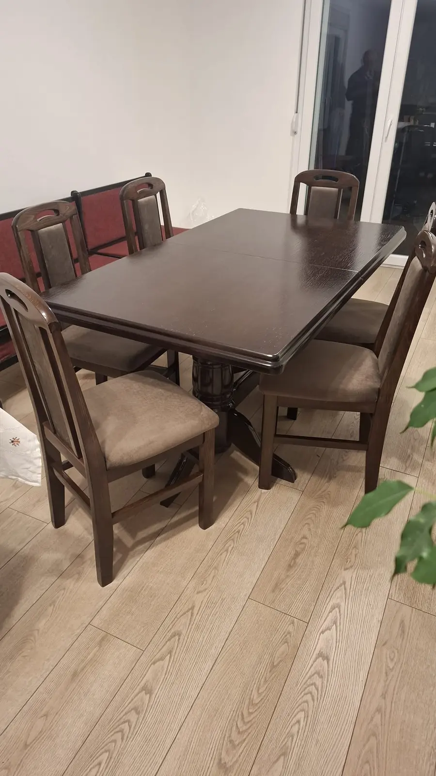 Tamni trpezarijski set sa šest stolica